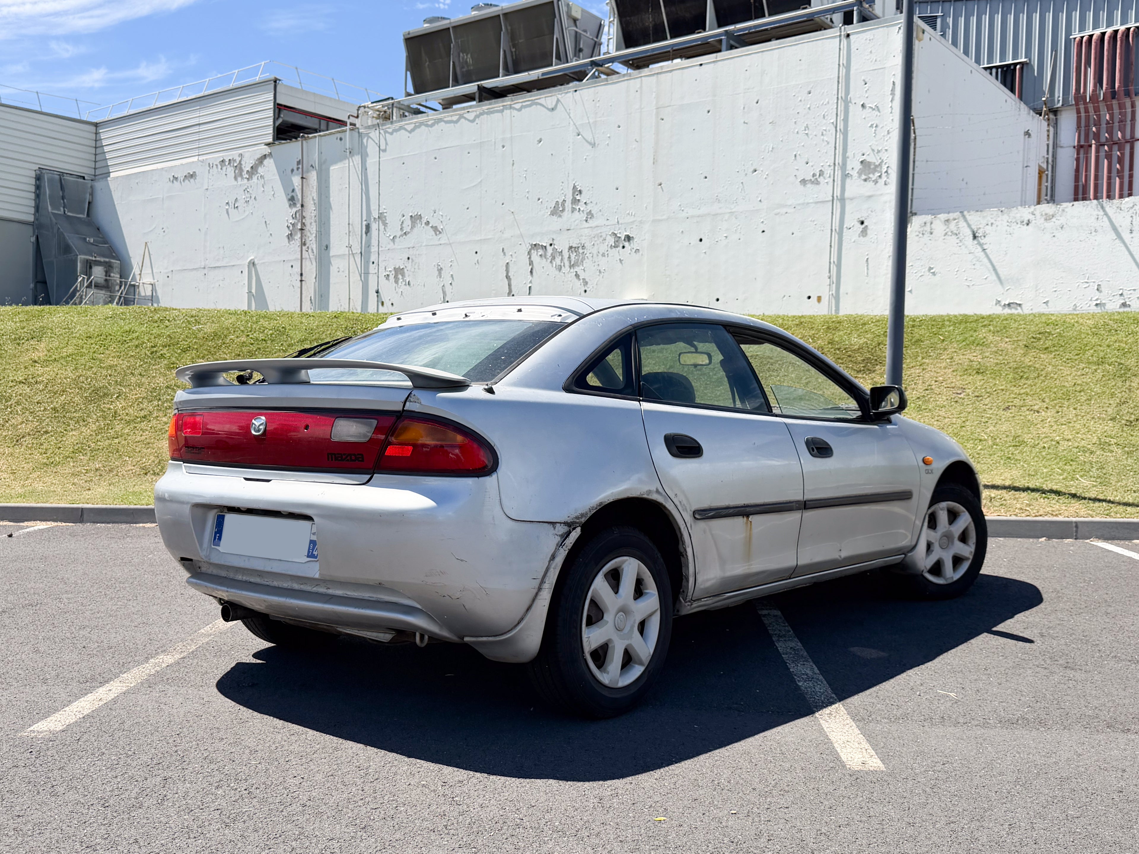Mazda 323F 1,5L 90Cv